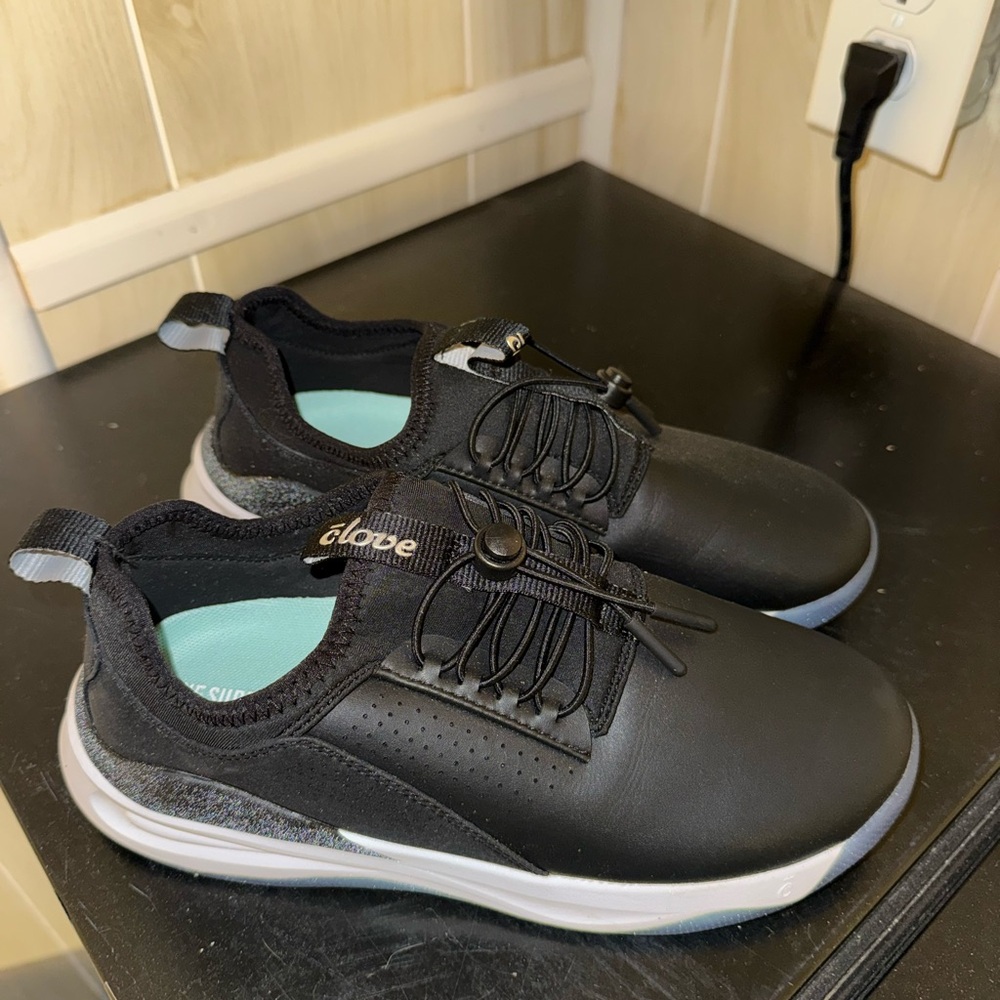 Clove Black Sneakers